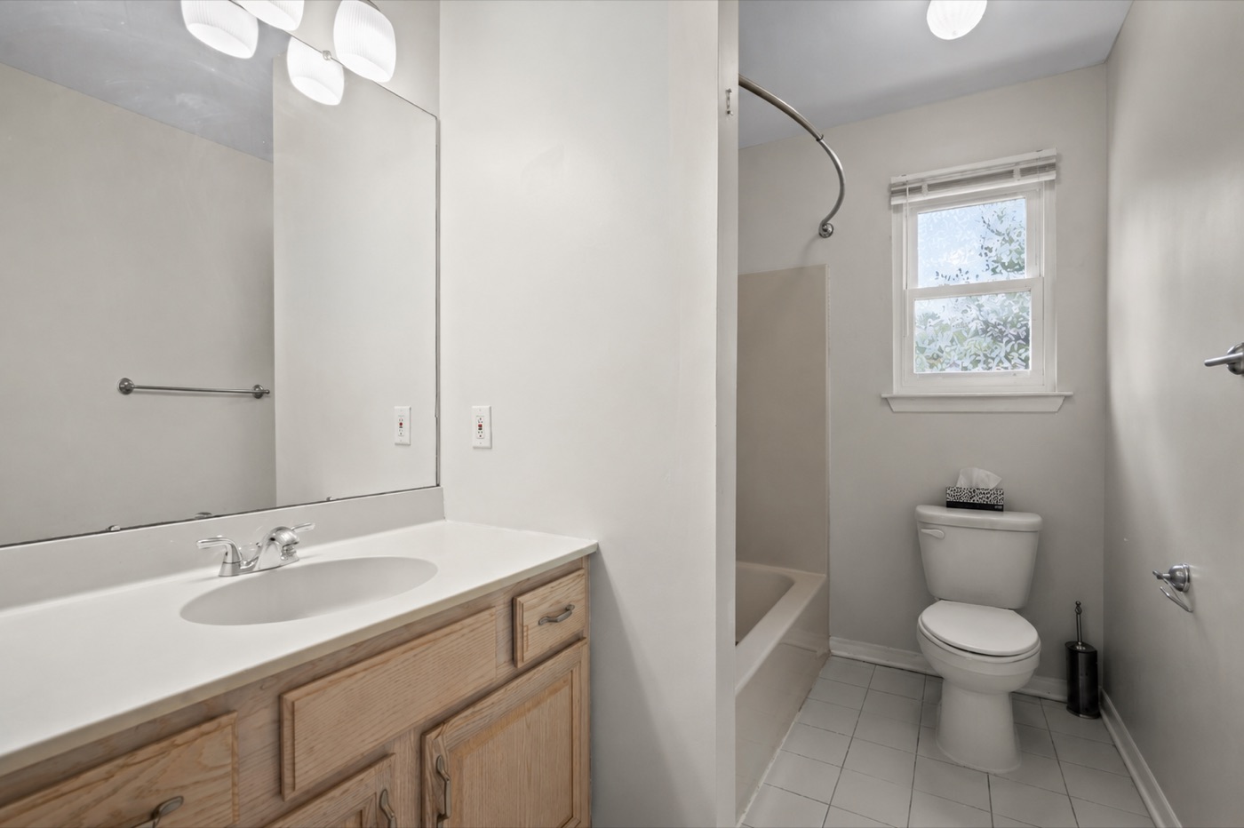 Second full bathroom with tub